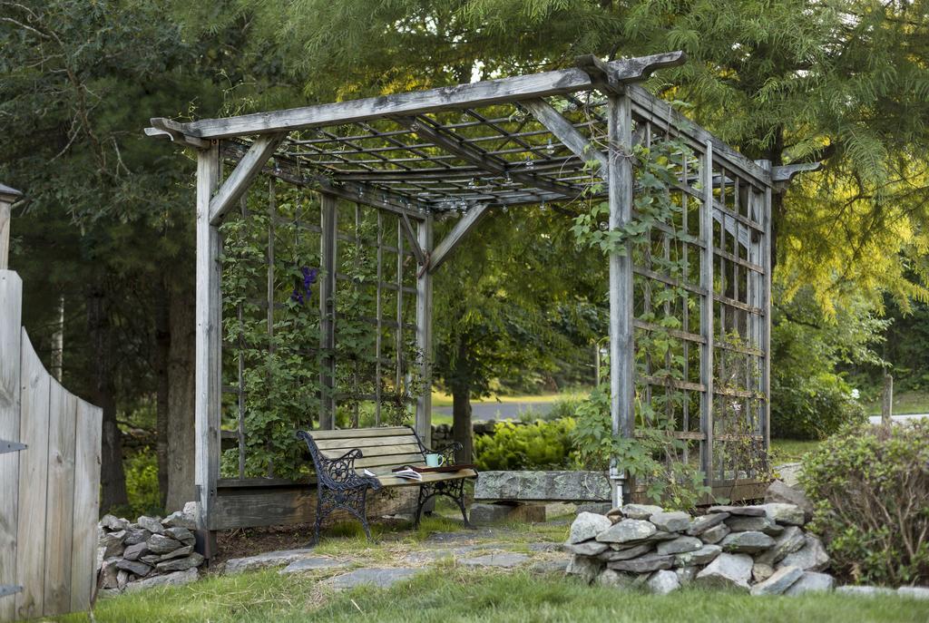 Abbey'S Lantern Hill Inn Ledyard Center Exterior photo
